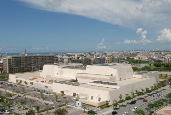 沖縄県立博物館・美術館（おきみゅー）
