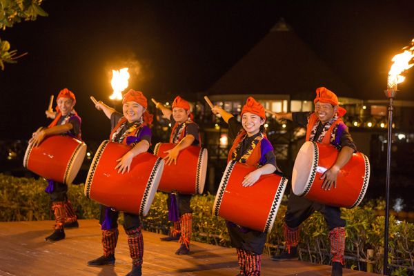 Renaissance Okinawa Resort (Eisa performance by entertainers)