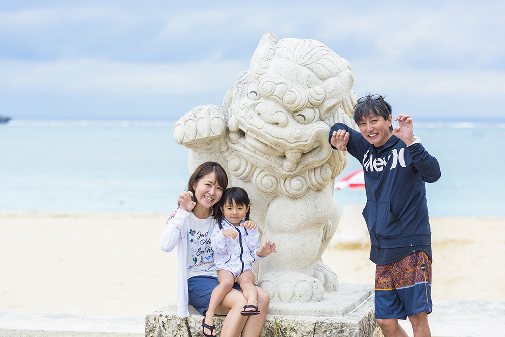 Take a Picture with a Shisa