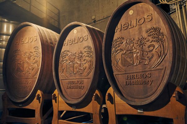ヘリオス酒造株式会社 酒蔵見学・古酒蔵ショップ