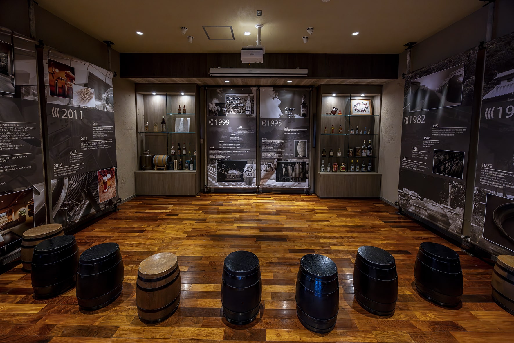 ヘリオス酒造株式会社 酒蔵見学・古酒蔵ショップ