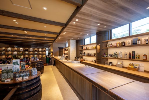 ヘリオス酒造株式会社 酒蔵見学・古酒蔵ショップ