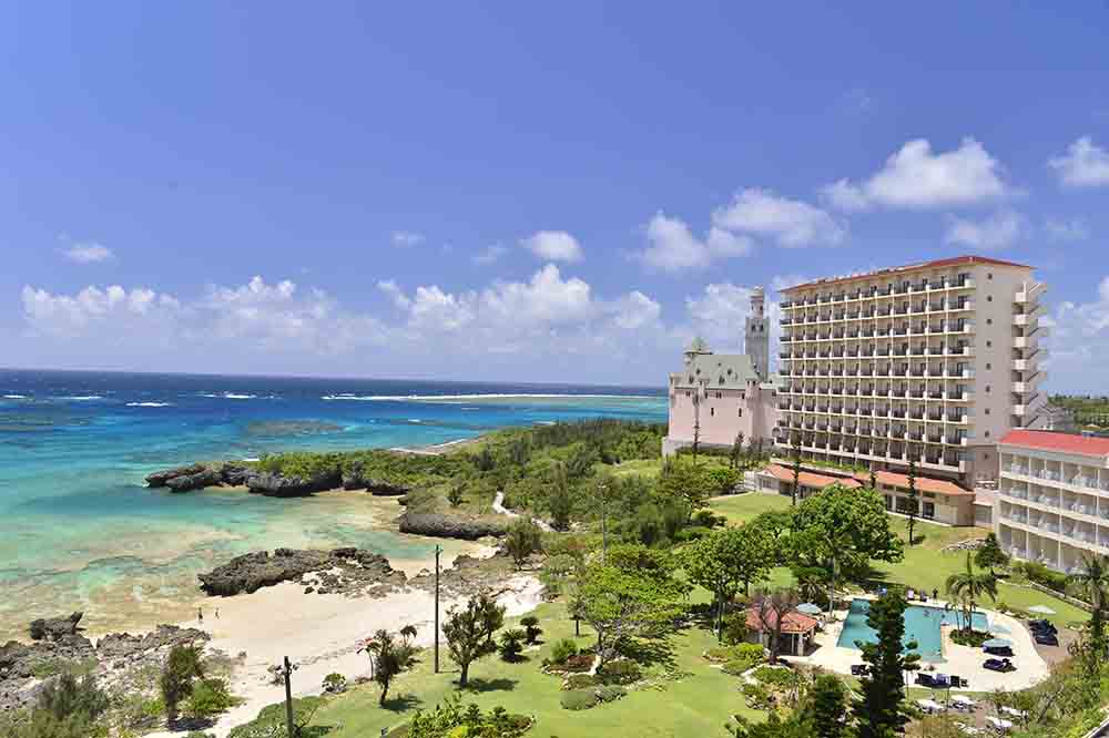 Exterior view of Hotel Breeze Bay Marina