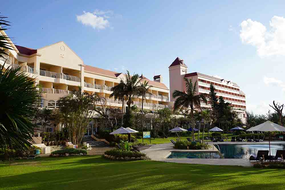 Exterior view of Hotel Breeze Bay Marina