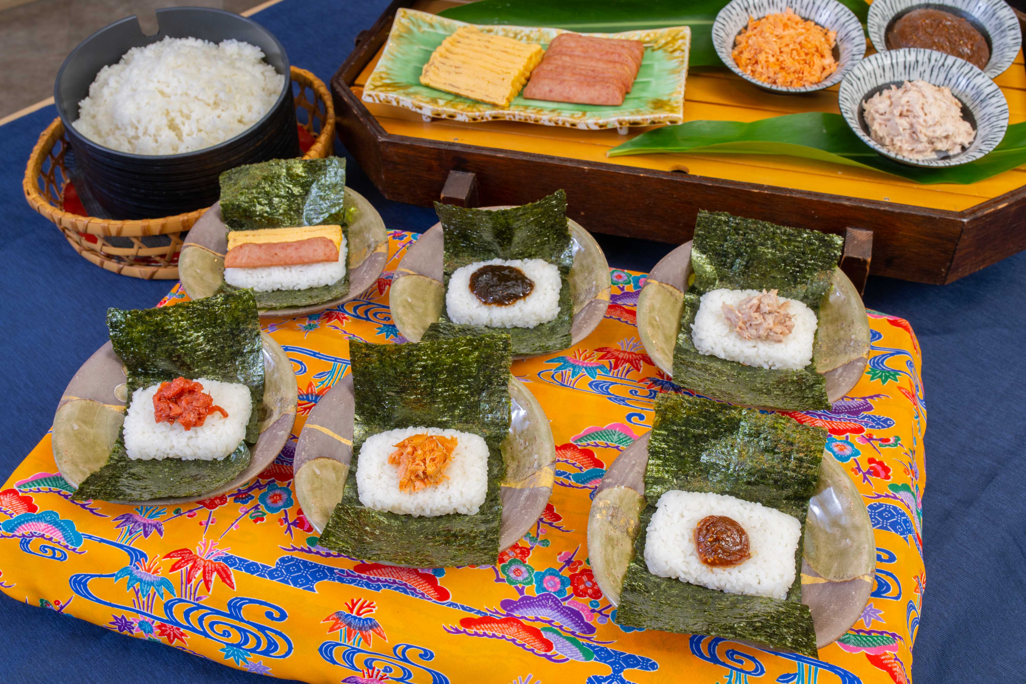 朝食：具沢山おにぎりサンド（イメージ）